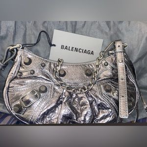 New Authentic Balenciaga
Le Cagole metallic shoulder bag Mini